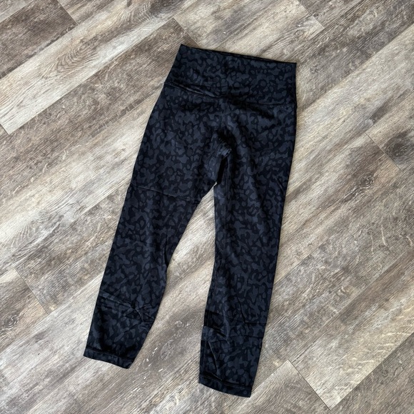 Lululemon 🍋 Align Crop 25” Color: Formation Camo Deep Coal Multi - Picture 6 of 9
